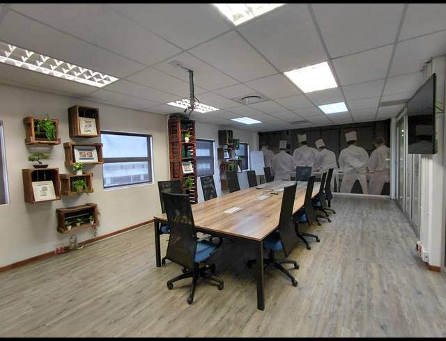 7,838M² WAREHOUSE TO LET IN CLAYVILLE